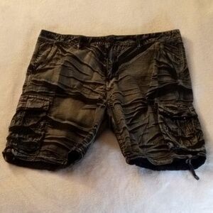 BLACK DISTRESSED SHORTS MENS SIZE 38 NEW